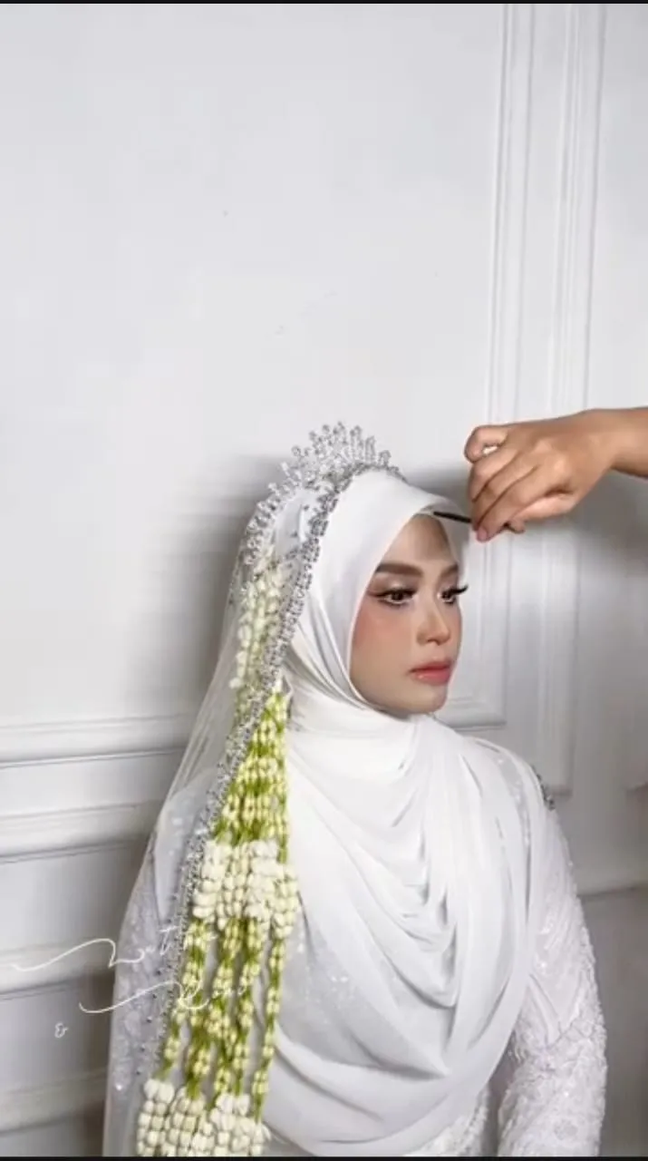 Lutfia — Akad