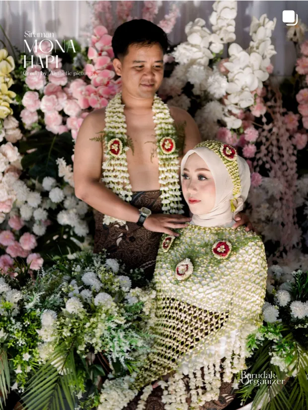Mona & Hapi — Siraman